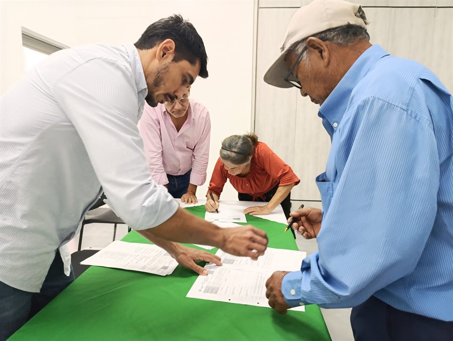 Firma de acuerdos de conservación con propietarios de predios en Yumbo.